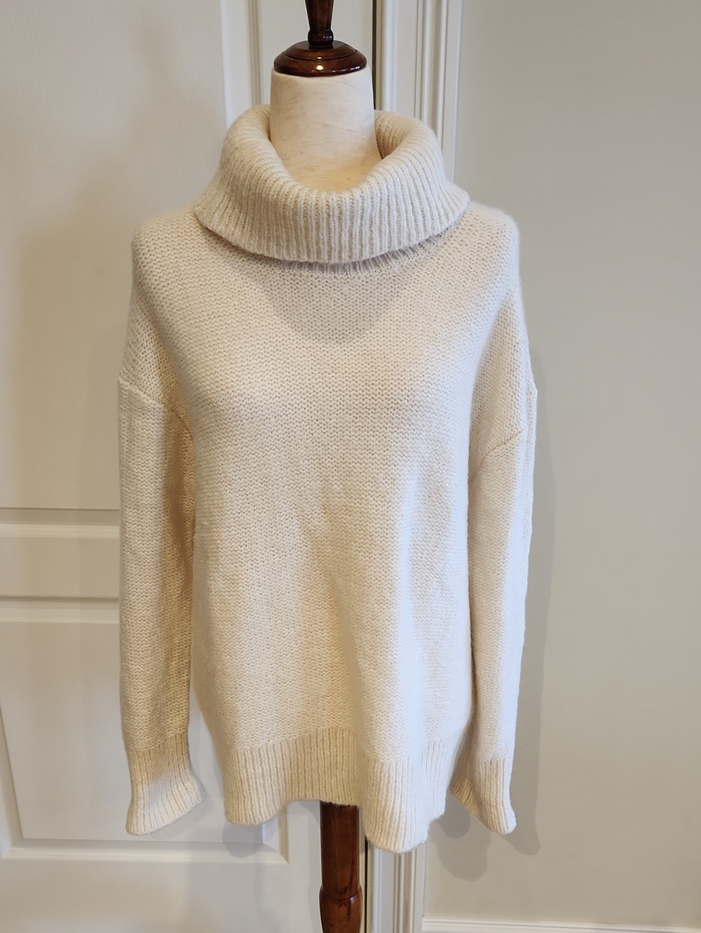 Banana Republic Off-white Turtleneck Sweater New With Tags Medium